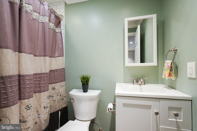 bathroom with vanity, curtained shower, and toilet