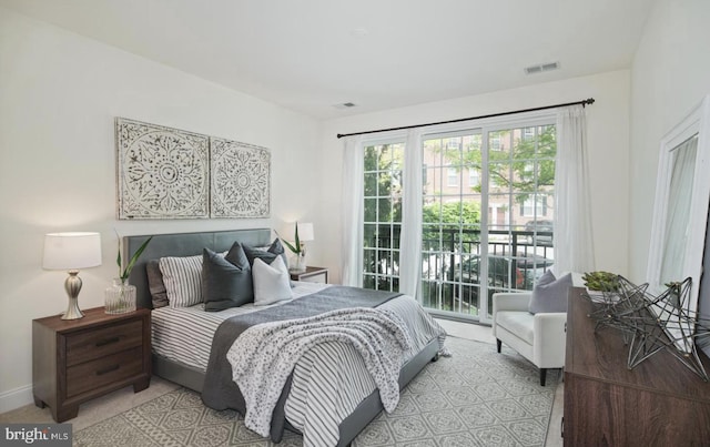 bedroom featuring light carpet, visible vents, and baseboards