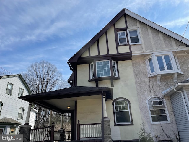 view of front of house featuring stucco siding and covered porch