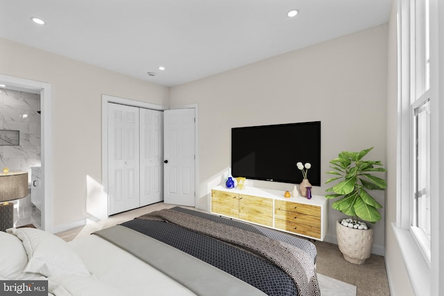 bedroom with baseboards, recessed lighting, a closet, carpet flooring, and connected bathroom