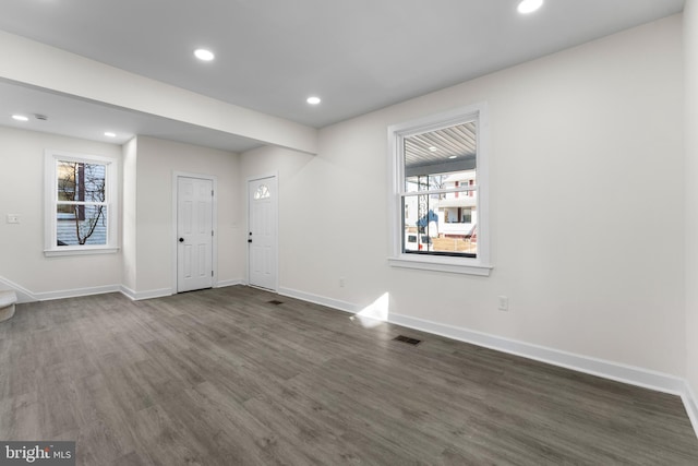 foyer entrance featuring dark wood-type flooring, recessed lighting, a healthy amount of sunlight, and visible vents