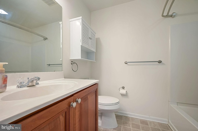 full bath featuring visible vents, toilet, vanity, and baseboards