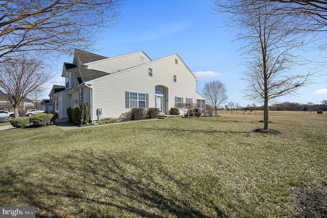 view of front facade with a front yard