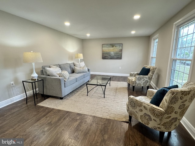 living area featuring recessed lighting, baseboards, and wood finished floors