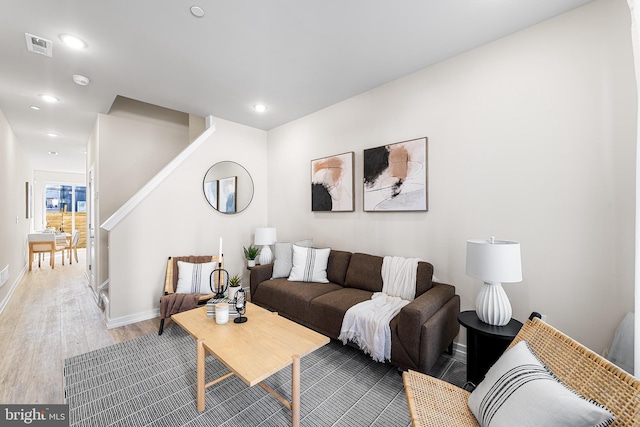 living room with visible vents, recessed lighting, baseboards, and wood finished floors