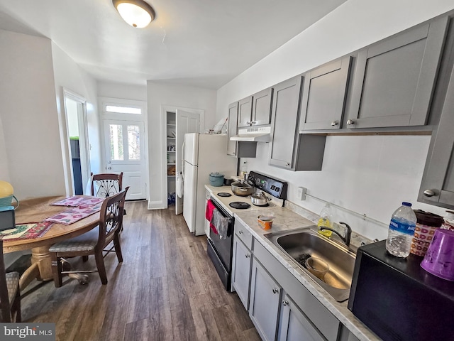 kitchen with a sink, range with electric cooktop, under cabinet range hood, and gray cabinets