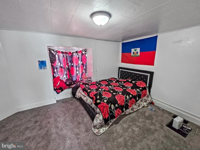 bedroom featuring baseboards and carpet flooring