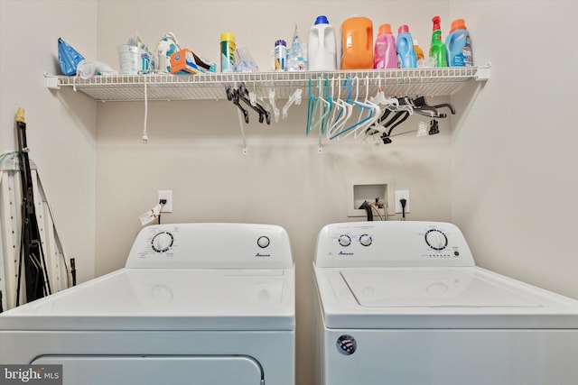 laundry area with laundry area and washing machine and clothes dryer