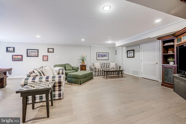 living area featuring light wood-type flooring, visible vents, recessed lighting, and crown molding