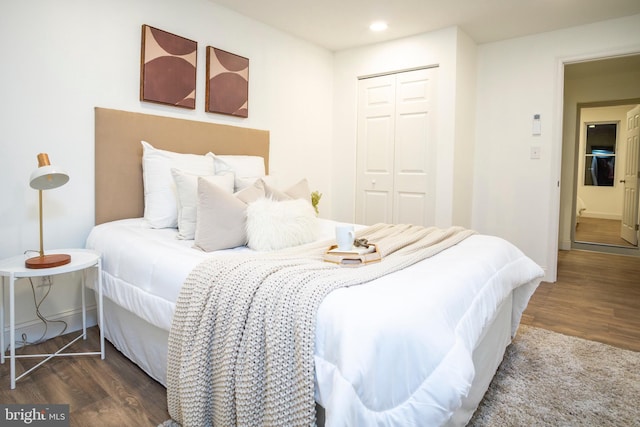 bedroom featuring a closet, recessed lighting, and wood finished floors