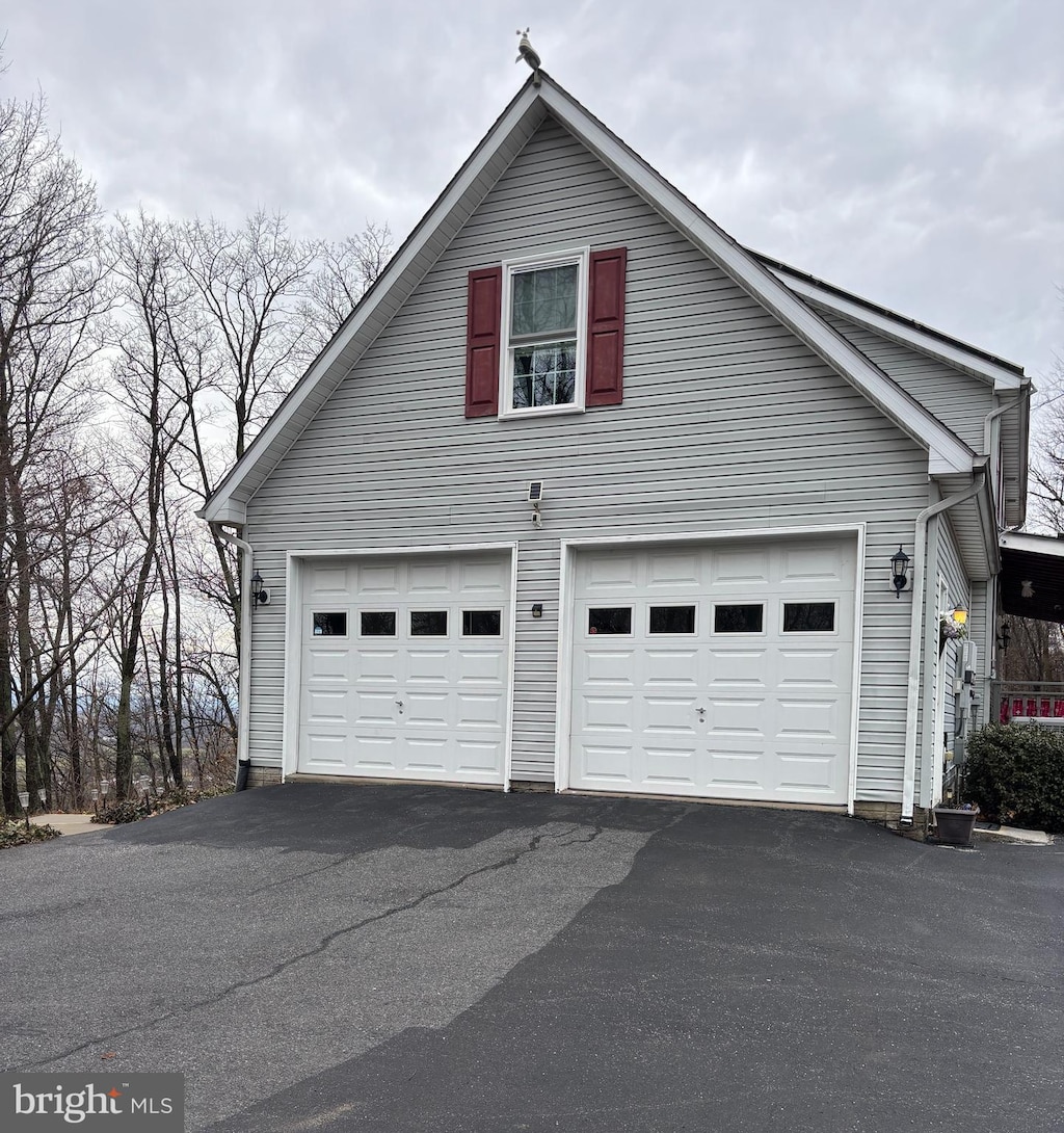 view of side of property with aphalt driveway