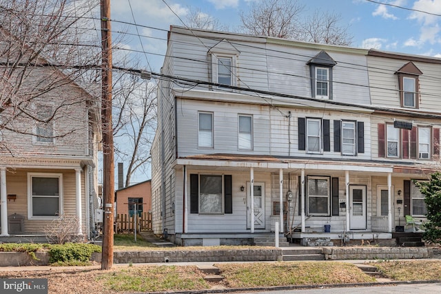 townhome / multi-family property featuring covered porch