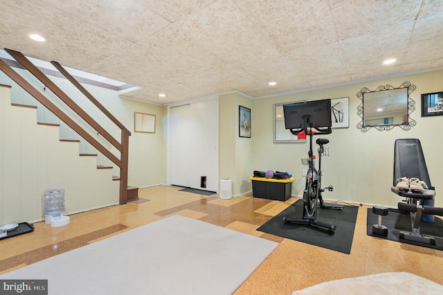 exercise room featuring baseboards, recessed lighting, and crown molding