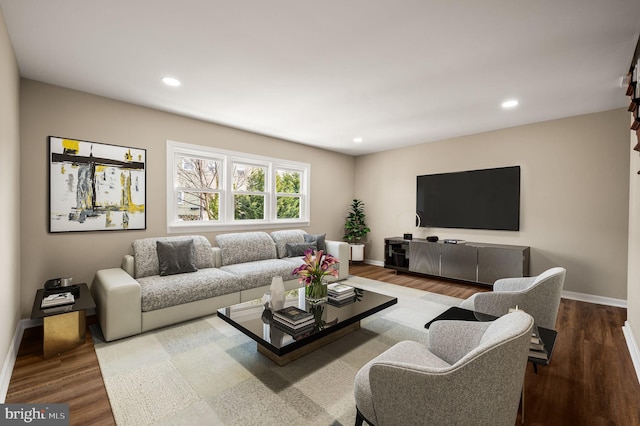 living room with recessed lighting, baseboards, and wood finished floors