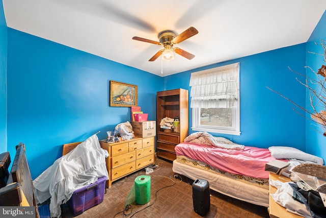 bedroom with ceiling fan