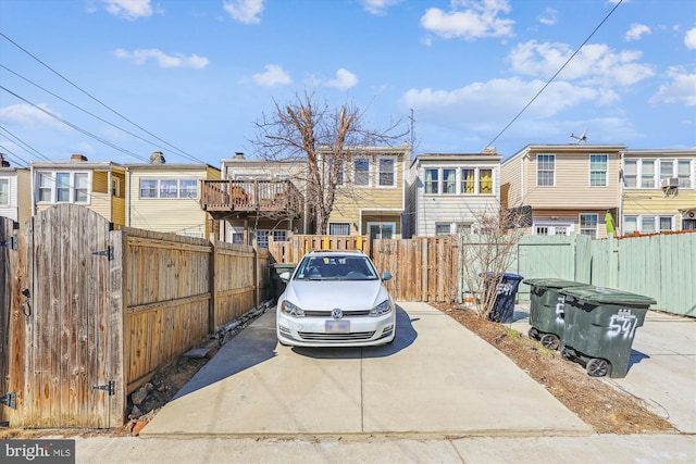 townhome / multi-family property with a fenced front yard