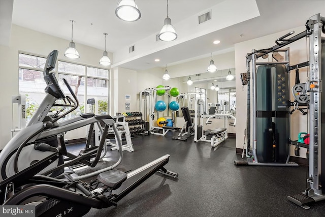 exercise room featuring recessed lighting, visible vents, and baseboards