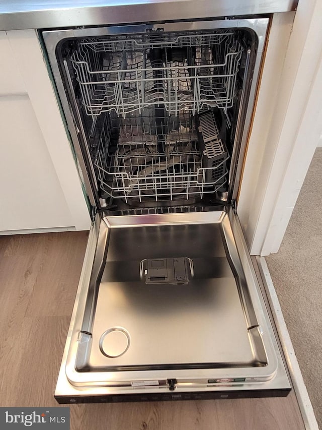 room details featuring dishwashing machine