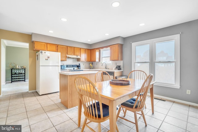 dining room with recessed lighting, visible vents, baseboards, and light tile patterned flooring