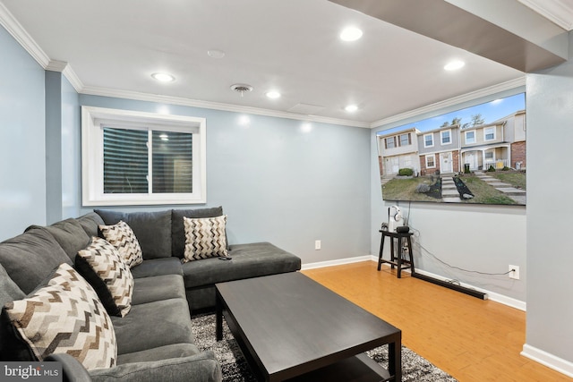 living room with recessed lighting, wood finished floors, baseboards, and ornamental molding