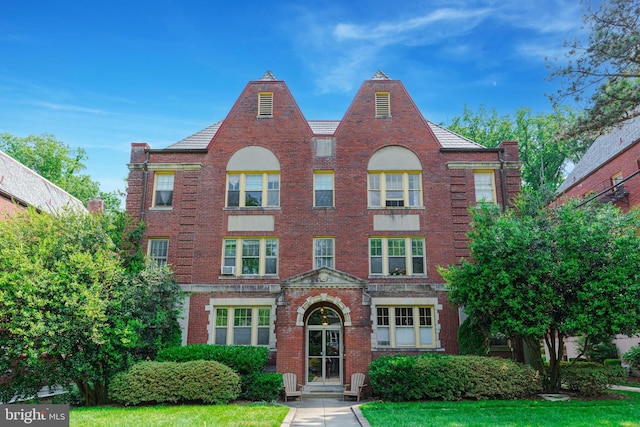 view of front of home featuring brick siding