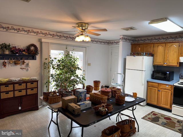 dining room with visible vents, light floors, and a ceiling fan