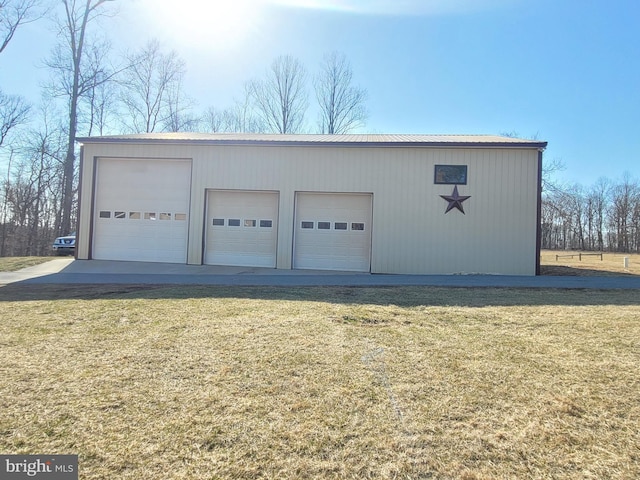 view of detached garage
