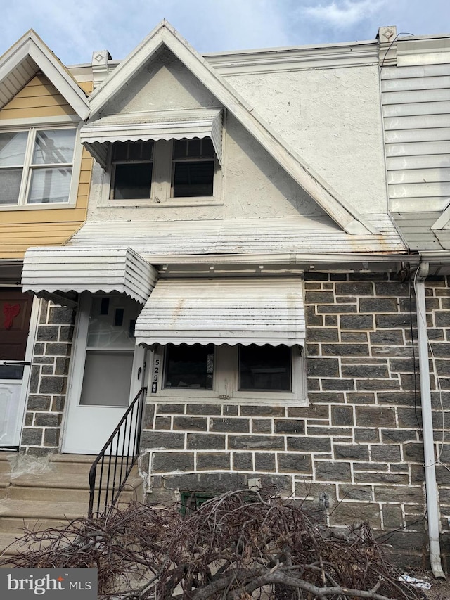 view of front of property with brick siding and entry steps