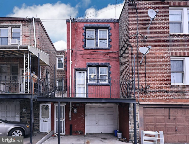 townhome / multi-family property featuring an attached garage