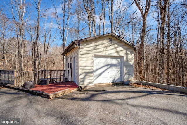 detached garage featuring aphalt driveway