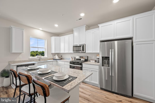 kitchen with visible vents, recessed lighting, stainless steel appliances, and a sink