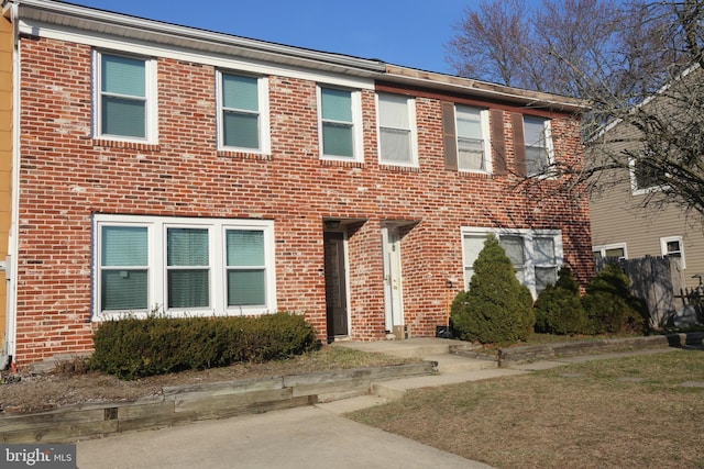 view of front facade featuring brick siding