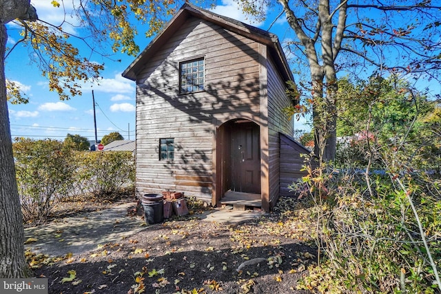 view of outbuilding