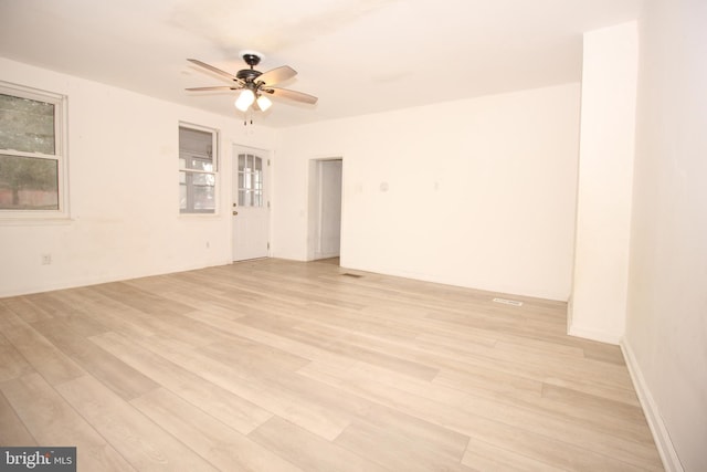 unfurnished room featuring light wood-type flooring and a ceiling fan