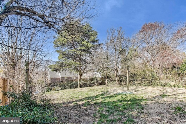 2011 Wardman Rd, Hyattsville, MD 20782 - view of yard with fence