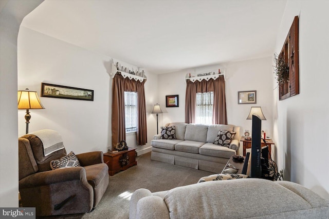 802 E 11th Ave, York, PA 17402 - living area featuring carpet