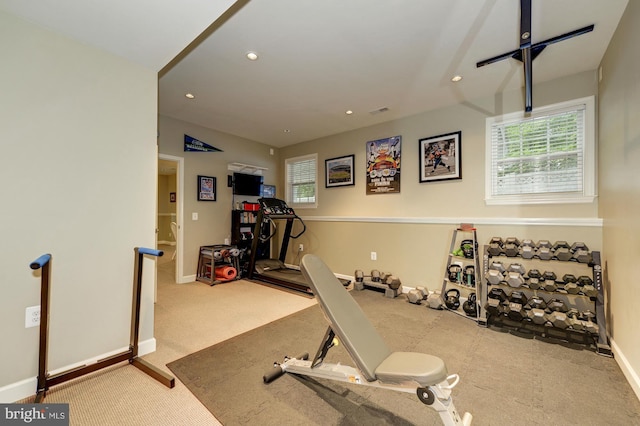 exercise area featuring visible vents, recessed lighting, and baseboards