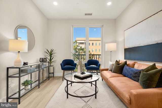 living area with visible vents, recessed lighting, wood finished floors, and baseboards