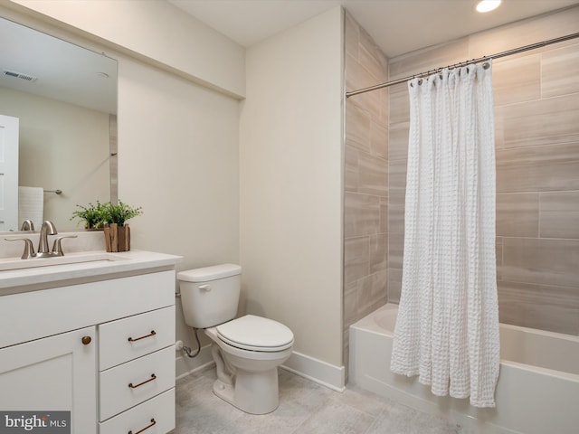 bathroom featuring visible vents, toilet, shower / bath combo, baseboards, and vanity