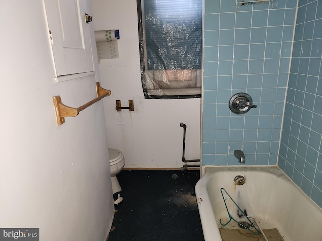 full bathroom featuring toilet and shower / tub combination