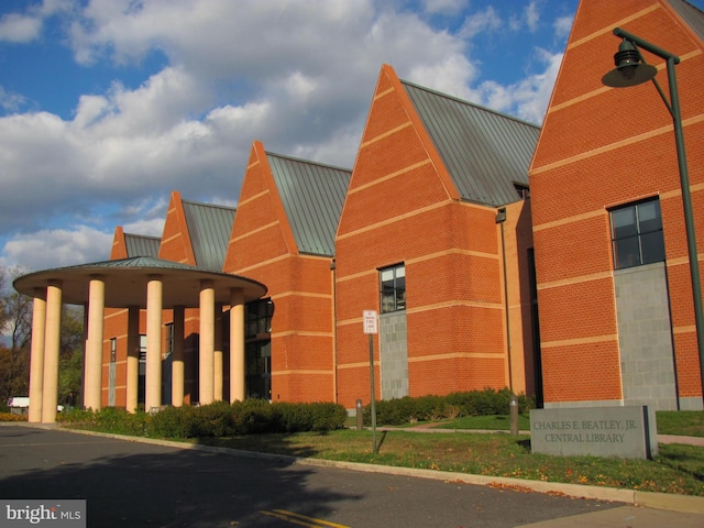 view of building exterior