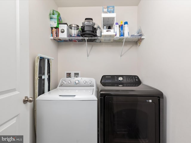 washroom with laundry area and washing machine and dryer