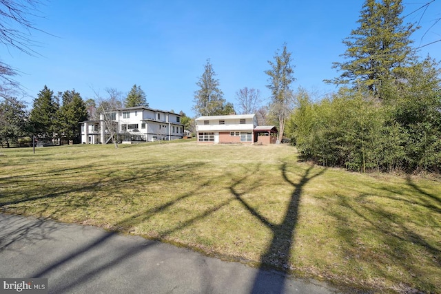 view of front facade with a front lawn