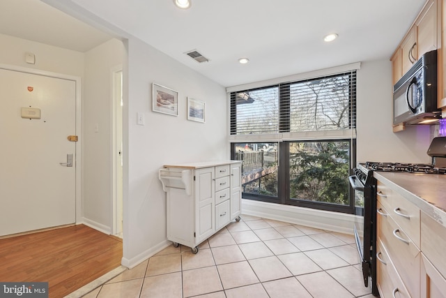 kitchen featuring a wealth of natural light, visible vents, recessed lighting, and black appliances