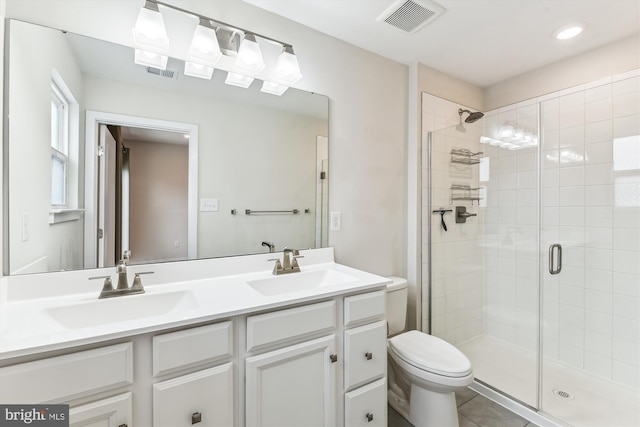 full bathroom featuring visible vents, a stall shower, toilet, and a sink