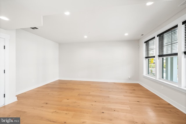 empty room featuring visible vents, recessed lighting, light wood-style floors, and baseboards