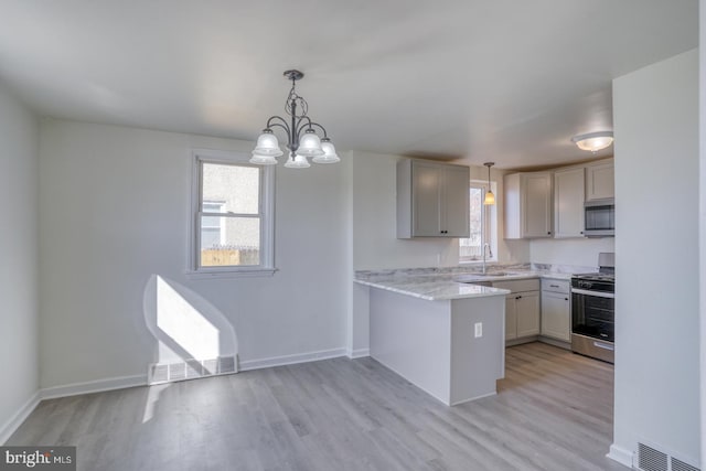 kitchen with visible vents, plenty of natural light, a peninsula, and stainless steel appliances