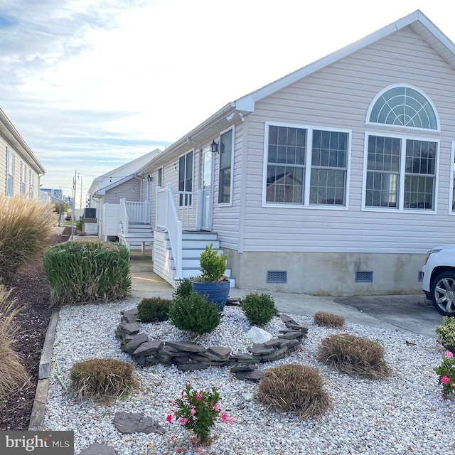 view of front of property featuring crawl space