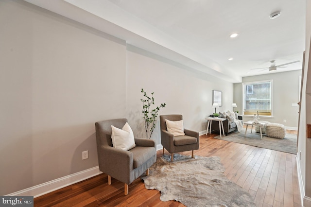 living area featuring recessed lighting, baseboards, a ceiling fan, and hardwood / wood-style flooring