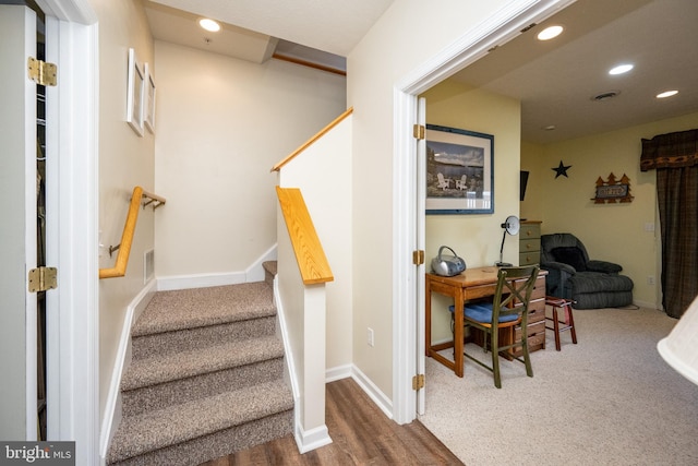 staircase featuring recessed lighting, visible vents, and baseboards